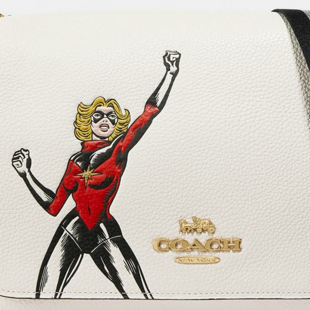 🎉2X HOST PICK Winner🥂COACH Marvel Jes Messenger With Carol Danvers - Picture 2 of 4